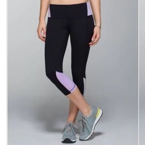 Lululemon Athletica Embody Crops
Color Block Luon